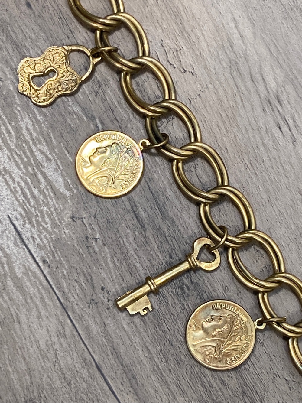 Vintage Chain Belt With Coin Key Lock Charms - Picture 3 of 16